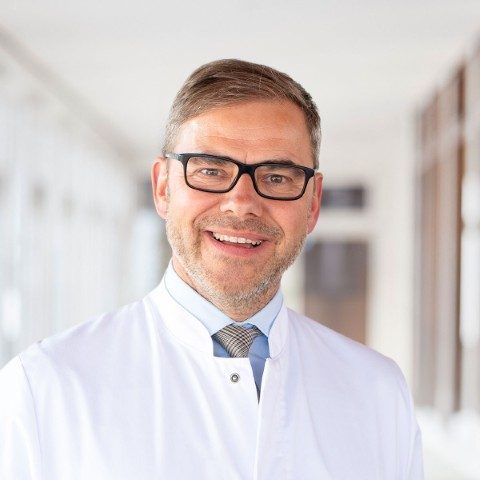 Prof. Peter (Pitt) Young is the Clinical Director of Neurology at Medical Park, Bad Feilnbach Reithofpark, Germany. With expertise in neurophysiology, neurogenetics, intensive care and respiratory medicine, he has devoted his career to advancing care for neuromuscular and sleep-related disorders. Formerly leading key departments at the University of Münster, he is now medical director at Medical Park Bad Feilnbach. He serves as Past-President of the German Sleep Society and member of the scientific board of the German Muscle society representing the field of neurorehabilitation. His research continues to illuminate the complex interplay between sleep, genetics and neurological rehabilitation and health.